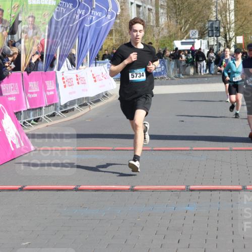 12.04.2026 - 45. Internationalen Wilhelmsburger Insellauf Strokosch-Dieckow http://msf.ph/oto/9468812 12.04.2026 11:21:49 Ziel 3808 meine-sportfotos.de