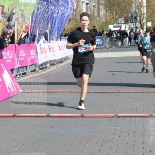 12.04.2026 - 45. Internationalen Wilhelmsburger Insellauf Strokosch-Dieckow http://msf.ph/oto/9468817 12.04.2026 11:21:50 Ziel 3808, 3537 meine-sportfotos.de