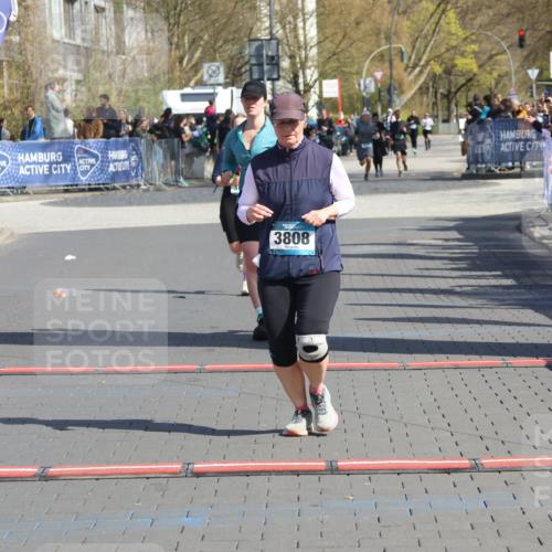 12.04.2026 - 45. Internationalen Wilhelmsburger Insellauf Strokosch-Dieckow http://msf.ph/oto/9468821 12.04.2026 11:21:52 Ziel 3808, 3537, 3205 meine-sportfotos.de
