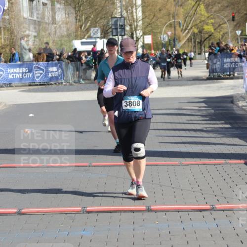 12.04.2026 - 45. Internationalen Wilhelmsburger Insellauf Strokosch-Dieckow http://msf.ph/oto/9468826 12.04.2026 11:21:52 Ziel 3808, 3537, 3205 meine-sportfotos.de