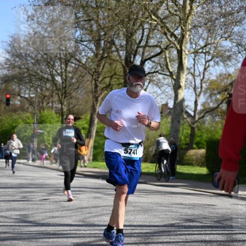 12.04.2026 - 45. Internationalen Wilhelmsburger Insellauf J. Mangold http://msf.ph/oto/9468833 12.04.2026 11:12:00 Ziel 3751, 4920, 3046, 2817, 2916, 4971, 2489, 3844, 5741, 2668, 2668, 2816, 2918, 3589, 2135, 2435, 3517, 2739 meine-sportfotos.de