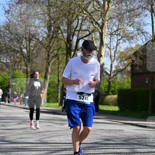 12.04.2026 - 45. Internationalen Wilhelmsburger Insellauf J. Mangold http://msf.ph/oto/9468837 12.04.2026 11:12:00 Ziel 3751, 4920, 3046, 2817, 2916, 4971, 2489, 3844, 5741, 2668, 2668, 2816, 2918, 3589, 2135, 2435, 3517, 2739 meine-sportfotos.de