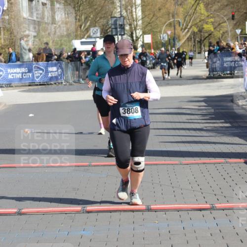 12.04.2026 - 45. Internationalen Wilhelmsburger Insellauf Strokosch-Dieckow http://msf.ph/oto/9468842 12.04.2026 11:21:52 Ziel 3808, 3537, 3205 meine-sportfotos.de