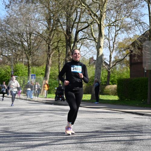 12.04.2026 - 45. Internationalen Wilhelmsburger Insellauf J. Mangold http://msf.ph/oto/9468845 12.04.2026 11:12:02 Ziel 3751, 4920, 3046, 2817, 2916, 4971, 2489, 3844, 5741, 2668, 2816, 2918, 3589, 2135, 2435, 3517, 2739, 3003, 2753 meine-sportfotos.de