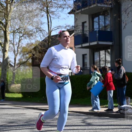 12.04.2026 - 45. Internationalen Wilhelmsburger Insellauf J. Mangold http://msf.ph/oto/9468897 12.04.2026 11:12:08 Ziel 3046, 2817, 2916, 4971, 2489, 3844, 5741, 2668, 2816, 2918, 3589, 2135, 2135, 2435, 3517, 3517, 2739, 3003, 2753, 2272, 3718, 3405 meine-sportfotos.de