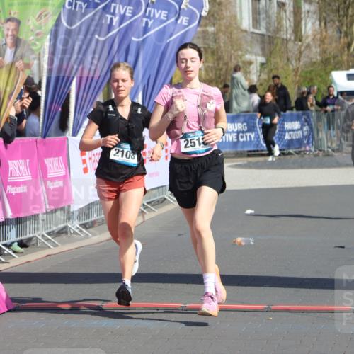 12.04.2026 - 45. Internationalen Wilhelmsburger Insellauf Strokosch-Dieckow http://msf.ph/oto/9468923 12.04.2026 11:22:08 Ziel 2518, 2108, 2492, 2466 meine-sportfotos.de