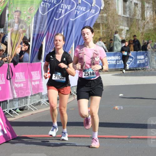 12.04.2026 - 45. Internationalen Wilhelmsburger Insellauf Strokosch-Dieckow http://msf.ph/oto/9468934 12.04.2026 11:22:08 Ziel 2518, 2108, 2492, 2466 meine-sportfotos.de