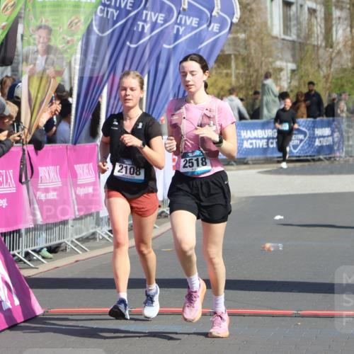 12.04.2026 - 45. Internationalen Wilhelmsburger Insellauf Strokosch-Dieckow http://msf.ph/oto/9468938 12.04.2026 11:22:08 Ziel 2518, 2108, 2492, 2466 meine-sportfotos.de