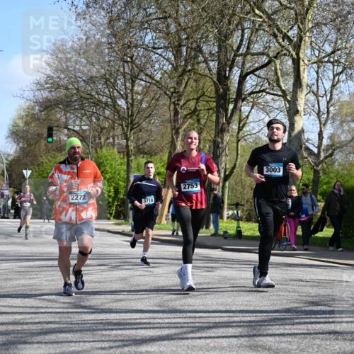 12.04.2026 - 45. Internationalen Wilhelmsburger Insellauf J. Mangold http://msf.ph/oto/9468942 12.04.2026 11:12:31 Ziel 2135, 2435, 3517, 2739, 3003, 2753, 2272, 3718, 3405, 3714 meine-sportfotos.de