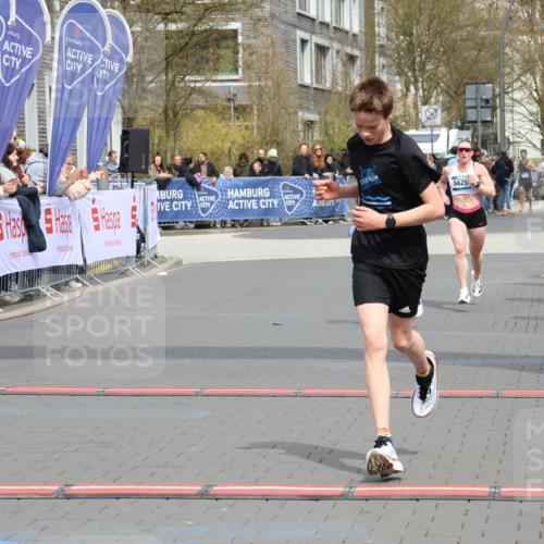 12.04.2026 - 45. Internationalen Wilhelmsburger Insellauf Strokosch-Dieckow http://msf.ph/oto/9468953 12.04.2026 12:49:30 Ziel 4876, 2378, 5625 meine-sportfotos.de