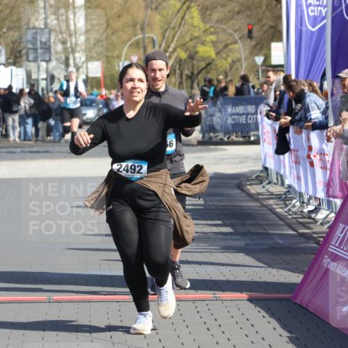 12.04.2026 - 45. Internationalen Wilhelmsburger Insellauf Strokosch-Dieckow http://msf.ph/oto/9468958 12.04.2026 11:22:10 Ziel 2518, 2108, 2492, 2466, 4699 meine-sportfotos.de