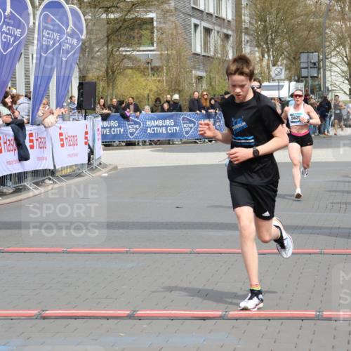 12.04.2026 - 45. Internationalen Wilhelmsburger Insellauf Strokosch-Dieckow http://msf.ph/oto/9468959 12.04.2026 12:49:30 Ziel 4876, 2378, 5625 meine-sportfotos.de
