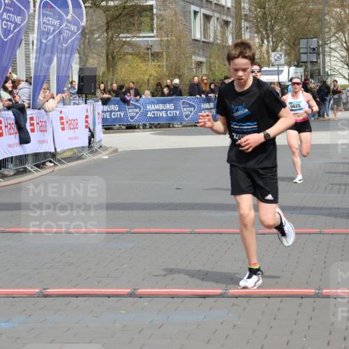 12.04.2026 - 45. Internationalen Wilhelmsburger Insellauf Strokosch-Dieckow http://msf.ph/oto/9468964 12.04.2026 12:49:30 Ziel 4876, 2378, 5625 meine-sportfotos.de