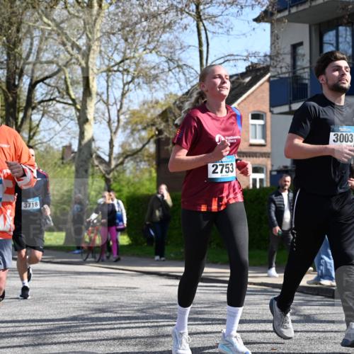 12.04.2026 - 45. Internationalen Wilhelmsburger Insellauf J. Mangold http://msf.ph/oto/9468978 12.04.2026 11:12:33 Ziel 2135, 2435, 3517, 2739, 3003, 2753, 2272, 3718, 3405, 3714, 3703 meine-sportfotos.de
