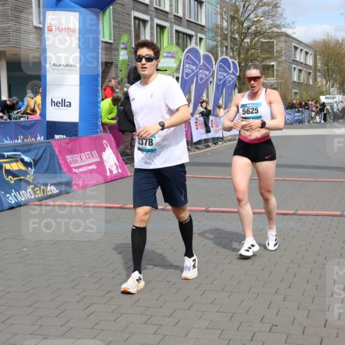 12.04.2026 - 45. Internationalen Wilhelmsburger Insellauf Strokosch-Dieckow http://msf.ph/oto/9469008 12.04.2026 12:49:35 Ziel 2378, 5625 meine-sportfotos.de
