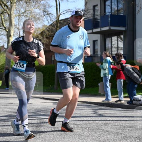 12.04.2026 - 45. Internationalen Wilhelmsburger Insellauf J. Mangold http://msf.ph/oto/9469017 12.04.2026 11:13:03 Ziel 3714, 3703, 3092, 3155, 2527, 2526 meine-sportfotos.de