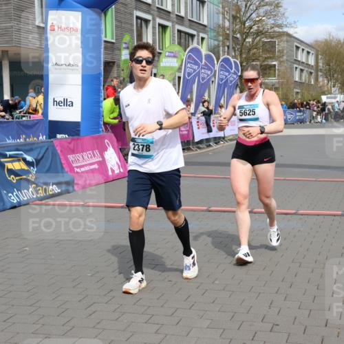 12.04.2026 - 45. Internationalen Wilhelmsburger Insellauf Strokosch-Dieckow http://msf.ph/oto/9469019 12.04.2026 12:49:35 Ziel 2378, 5625 meine-sportfotos.de