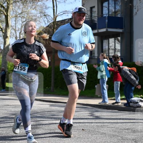 12.04.2026 - 45. Internationalen Wilhelmsburger Insellauf J. Mangold http://msf.ph/oto/9469020 12.04.2026 11:13:03 Ziel 3714, 3703, 3092, 3155, 2527, 2526 meine-sportfotos.de