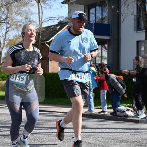 12.04.2026 - 45. Internationalen Wilhelmsburger Insellauf J. Mangold http://msf.ph/oto/9469022 12.04.2026 11:13:03 Ziel 3714, 3703, 3092, 3155, 2527, 2526 meine-sportfotos.de