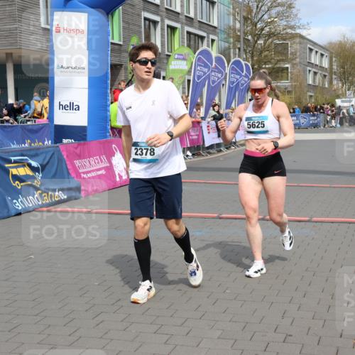 12.04.2026 - 45. Internationalen Wilhelmsburger Insellauf Strokosch-Dieckow http://msf.ph/oto/9469029 12.04.2026 12:49:35 Ziel 2378, 5625 meine-sportfotos.de