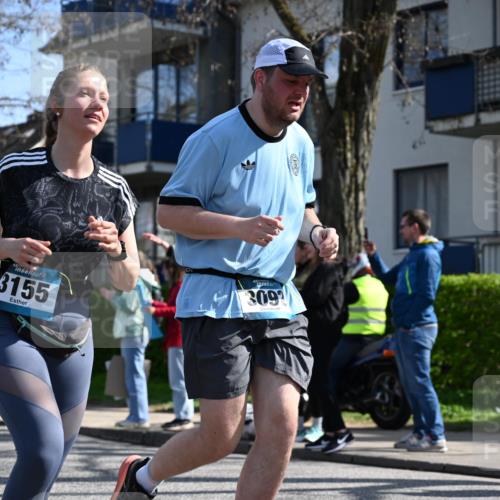 12.04.2026 - 45. Internationalen Wilhelmsburger Insellauf J. Mangold http://msf.ph/oto/9469030 12.04.2026 11:13:03 Ziel 3714, 3703, 3092, 3155, 2527, 2526 meine-sportfotos.de