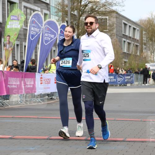 12.04.2026 - 45. Internationalen Wilhelmsburger Insellauf Strokosch-Dieckow http://msf.ph/oto/9469038 12.04.2026 13:43:25 Ziel 2425, 2426 meine-sportfotos.de
