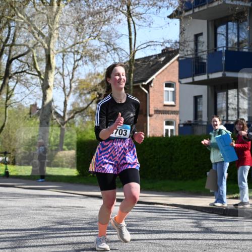 12.04.2026 - 45. Internationalen Wilhelmsburger Insellauf J. Mangold http://msf.ph/oto/9469043 12.04.2026 11:13:06 Ziel 3714, 3703, 3092, 3155, 2527, 2526 meine-sportfotos.de