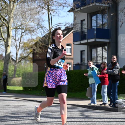12.04.2026 - 45. Internationalen Wilhelmsburger Insellauf J. Mangold http://msf.ph/oto/9469047 12.04.2026 11:13:06 Ziel 3714, 3703, 3092, 3155, 2527, 2526 meine-sportfotos.de