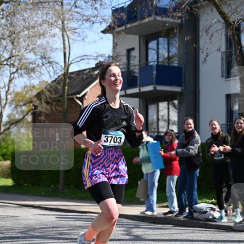 12.04.2026 - 45. Internationalen Wilhelmsburger Insellauf J. Mangold http://msf.ph/oto/9469050 12.04.2026 11:13:06 Ziel 3714, 3703, 3092, 3155, 2527, 2526 meine-sportfotos.de