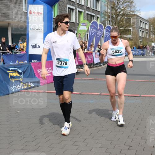 12.04.2026 - 45. Internationalen Wilhelmsburger Insellauf Strokosch-Dieckow http://msf.ph/oto/9469055 12.04.2026 12:49:35 Ziel 2378, 5625 meine-sportfotos.de