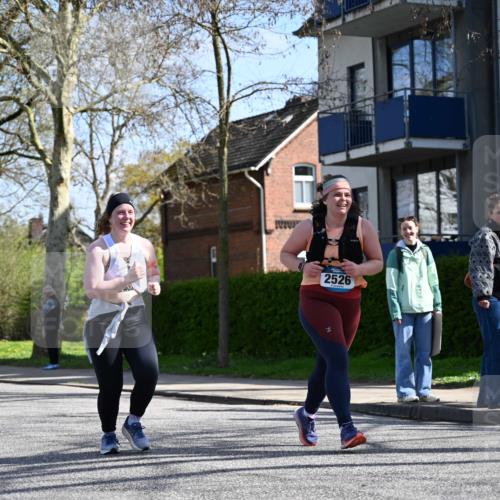 12.04.2026 - 45. Internationalen Wilhelmsburger Insellauf J. Mangold http://msf.ph/oto/9469064 12.04.2026 11:13:35 Ziel 2527, 2526, 2726, 2410, 3330, 2486, 3202, 4548 meine-sportfotos.de