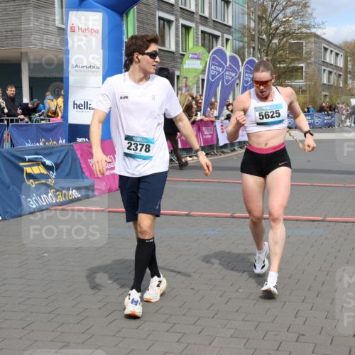 12.04.2026 - 45. Internationalen Wilhelmsburger Insellauf Strokosch-Dieckow http://msf.ph/oto/9469065 12.04.2026 12:49:35 Ziel 2378, 5625 meine-sportfotos.de