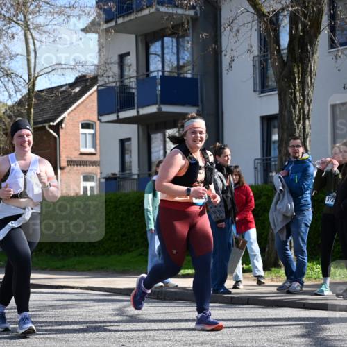 12.04.2026 - 45. Internationalen Wilhelmsburger Insellauf J. Mangold http://msf.ph/oto/9469072 12.04.2026 11:13:36 Ziel 2527, 2526, 2726, 2410, 3330, 2486, 3202, 4548, 2404 meine-sportfotos.de