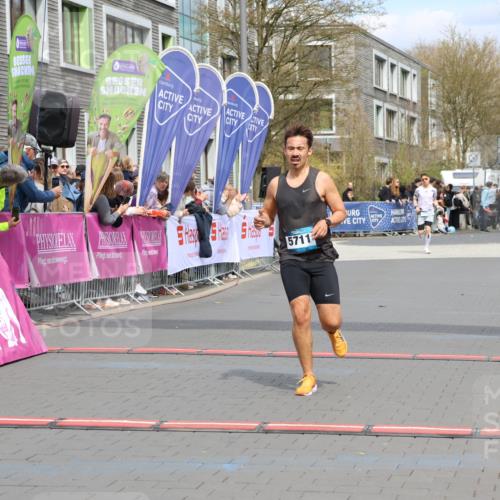 12.04.2026 - 45. Internationalen Wilhelmsburger Insellauf Strokosch-Dieckow http://msf.ph/oto/9469083 12.04.2026 12:49:44 Ziel 5711 meine-sportfotos.de