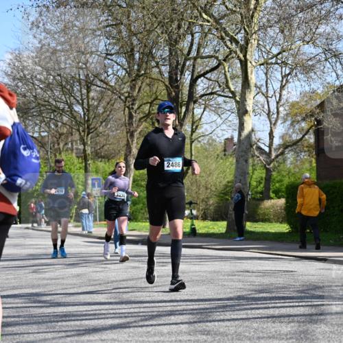 12.04.2026 - 45. Internationalen Wilhelmsburger Insellauf J. Mangold http://msf.ph/oto/9469088 12.04.2026 11:13:46 Ziel 2527, 2526, 2726, 2410, 3330, 2486, 3202, 4548, 2404, 4982 meine-sportfotos.de