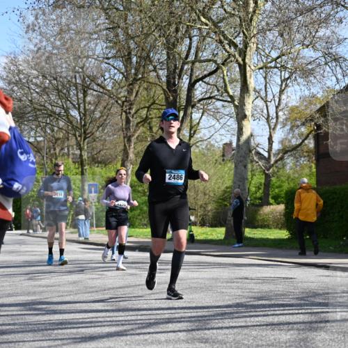 12.04.2026 - 45. Internationalen Wilhelmsburger Insellauf J. Mangold http://msf.ph/oto/9469089 12.04.2026 11:13:46 Ziel 2527, 2526, 2726, 2410, 3330, 2486, 3202, 4548, 2404, 4982 meine-sportfotos.de