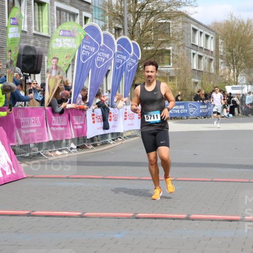 12.04.2026 - 45. Internationalen Wilhelmsburger Insellauf Strokosch-Dieckow http://msf.ph/oto/9469092 12.04.2026 12:49:44 Ziel 5711 meine-sportfotos.de