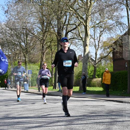 12.04.2026 - 45. Internationalen Wilhelmsburger Insellauf J. Mangold http://msf.ph/oto/9469096 12.04.2026 11:13:46 Ziel 2527, 2526, 2726, 2410, 3330, 2486, 3202, 4548, 2404, 4982 meine-sportfotos.de