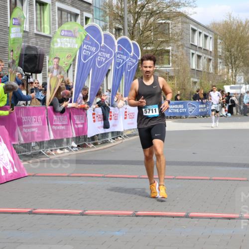 12.04.2026 - 45. Internationalen Wilhelmsburger Insellauf Strokosch-Dieckow http://msf.ph/oto/9469101 12.04.2026 12:49:44 Ziel 5711 meine-sportfotos.de