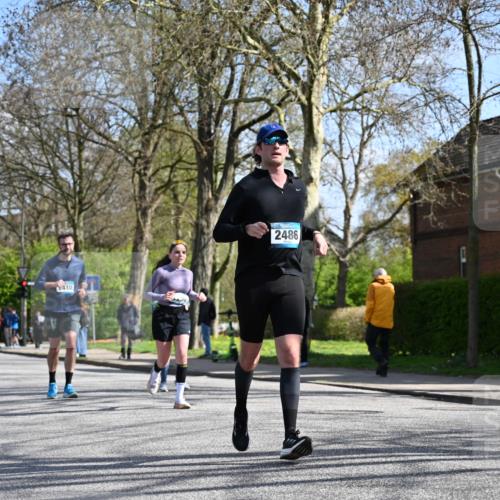12.04.2026 - 45. Internationalen Wilhelmsburger Insellauf J. Mangold http://msf.ph/oto/9469102 12.04.2026 11:13:46 Ziel 2527, 2526, 2726, 2410, 3330, 2486, 3202, 4548, 2404, 4982 meine-sportfotos.de