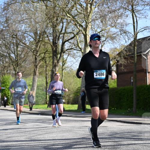 12.04.2026 - 45. Internationalen Wilhelmsburger Insellauf J. Mangold http://msf.ph/oto/9469111 12.04.2026 11:13:47 Ziel 2527, 2526, 2726, 2410, 3330, 2486, 3202, 4548, 2404, 4982 meine-sportfotos.de