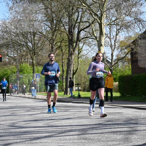 12.04.2026 - 45. Internationalen Wilhelmsburger Insellauf J. Mangold http://msf.ph/oto/9469116 12.04.2026 11:13:48 Ziel 2527, 2526, 2726, 2410, 3330, 2486, 3202, 4548, 2404, 2404, 4982 meine-sportfotos.de