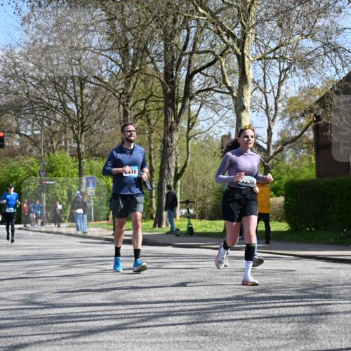 12.04.2026 - 45. Internationalen Wilhelmsburger Insellauf J. Mangold http://msf.ph/oto/9469117 12.04.2026 11:13:48 Ziel 2527, 2526, 2726, 2410, 3330, 2486, 3202, 4548, 2404, 2404, 4982 meine-sportfotos.de