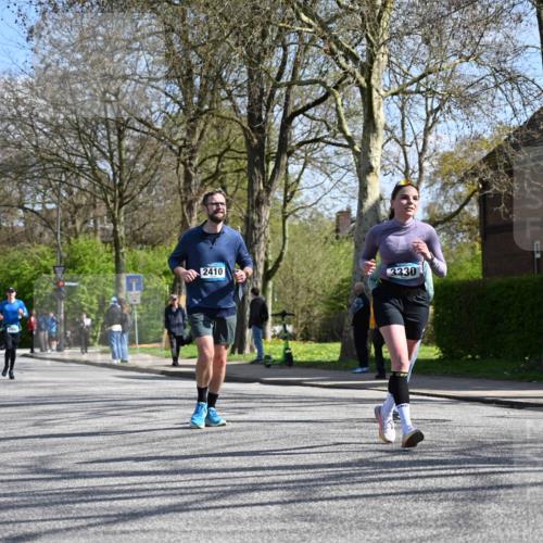 12.04.2026 - 45. Internationalen Wilhelmsburger Insellauf J. Mangold http://msf.ph/oto/9469123 12.04.2026 11:13:48 Ziel 2527, 2526, 2726, 2410, 3330, 2486, 3202, 4548, 2404, 2404, 4982 meine-sportfotos.de