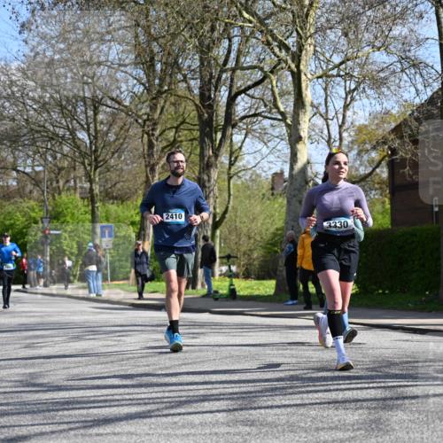 12.04.2026 - 45. Internationalen Wilhelmsburger Insellauf J. Mangold http://msf.ph/oto/9469124 12.04.2026 11:13:48 Ziel 2527, 2526, 2726, 2410, 3330, 2486, 3202, 4548, 2404, 2404, 4982 meine-sportfotos.de