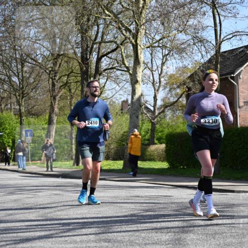 12.04.2026 - 45. Internationalen Wilhelmsburger Insellauf J. Mangold http://msf.ph/oto/9469128 12.04.2026 11:13:49 Ziel 2527, 2526, 2726, 2410, 3330, 2486, 3202, 4548, 2404, 4982 meine-sportfotos.de