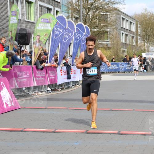 12.04.2026 - 45. Internationalen Wilhelmsburger Insellauf Strokosch-Dieckow http://msf.ph/oto/9469130 12.04.2026 12:49:44 Ziel 5711 meine-sportfotos.de