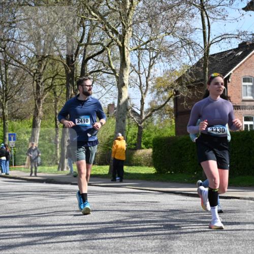 12.04.2026 - 45. Internationalen Wilhelmsburger Insellauf J. Mangold http://msf.ph/oto/9469133 12.04.2026 11:13:49 Ziel 2527, 2526, 2726, 2410, 3330, 2486, 3202, 4548, 2404, 4982 meine-sportfotos.de