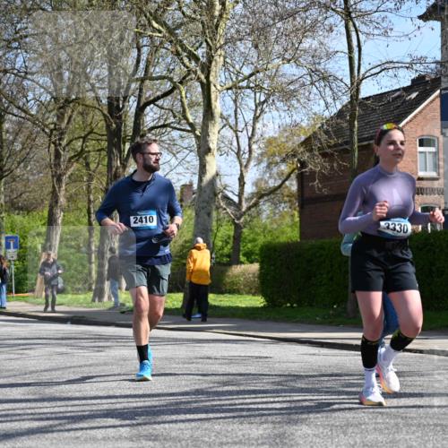 12.04.2026 - 45. Internationalen Wilhelmsburger Insellauf J. Mangold http://msf.ph/oto/9469134 12.04.2026 11:13:49 Ziel 2527, 2526, 2726, 2410, 3330, 2486, 3202, 4548, 2404, 4982 meine-sportfotos.de