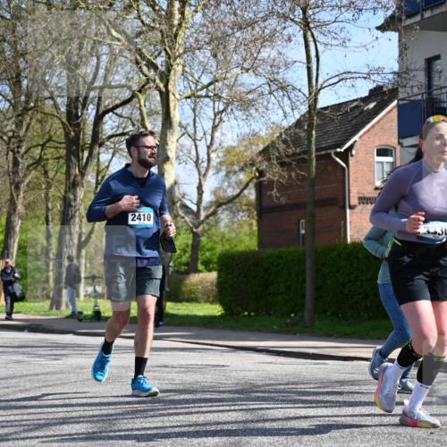 12.04.2026 - 45. Internationalen Wilhelmsburger Insellauf J. Mangold http://msf.ph/oto/9469140 12.04.2026 11:13:49 Ziel 2527, 2526, 2726, 2410, 3330, 2486, 3202, 4548, 2404, 4982 meine-sportfotos.de